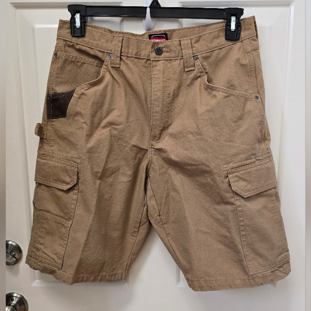 Men's Tan Wrangler Workwear Cargo Shorts Size 32-Very Good Condition